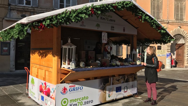 Mercato km 70 zero è un progetto finanziato dalla regione Umbria che permette di far degustare alcuni prodotti del territorio regionale attraverso una serie di iniziative ed eventi.